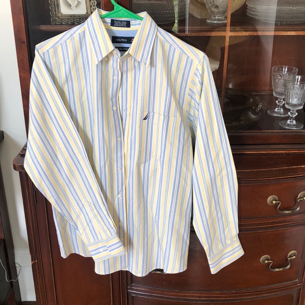 ✨3/$10 ✨- Nautica button down